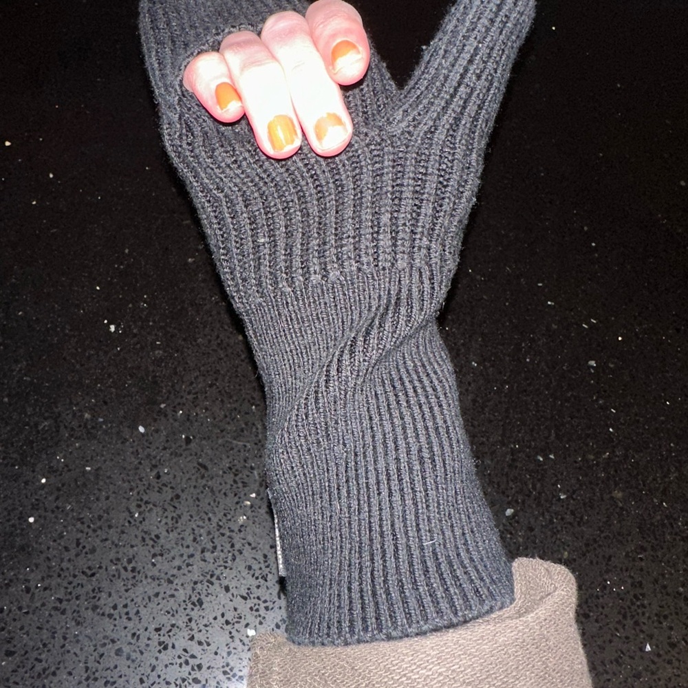 Lululemon Black Knit Mittens